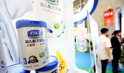 君乐宝奶粉挺进香港市场 "世界级工厂"同日落成投产 - 红商网